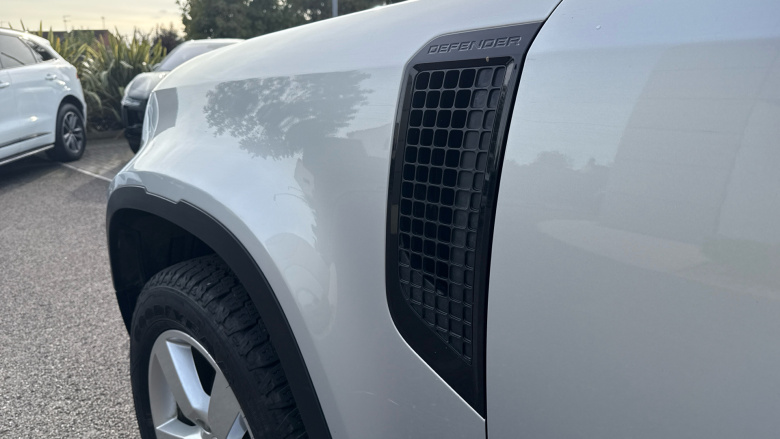 Land Rover Defender 90 Diesel 3.0 D200 Hard Top Auto